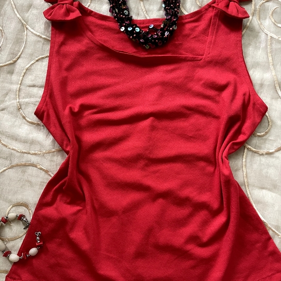 Cute crop top with bow on shoulder - Picture 3 of 4